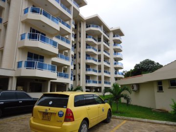 4 bedroom beach apartment to let