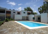 5 Bedroom house on 1 acre with swimming pool