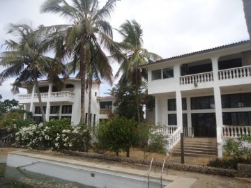 2 Houses of 4 Bedroom each with pool and sea front,Nyali