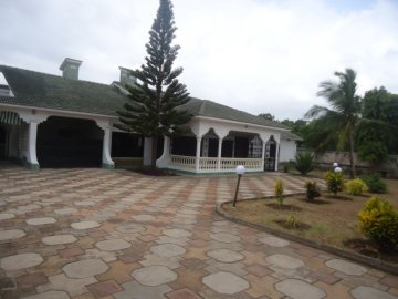 4 Bedroom Bungalow on 1/2 an Acre Shanzu