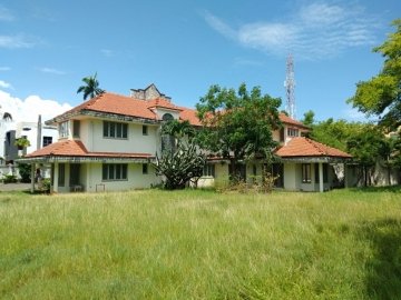 House on 1 acre plot for sale in nyali