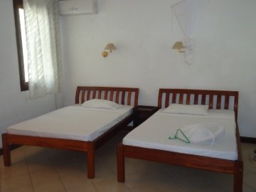 FULLY FURNISHED BEACH APARTMENT TO LET
