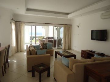 3 BEDROOM FULLY FURNISHED BEACH APARTMENT TO LET