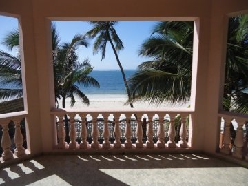 3 Bedroom beach apartment to let