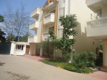 2 Bedroom furnished apartment with pool, gym