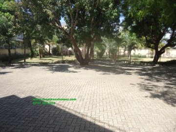 6 Bedroom house own compound with pool,Nyali