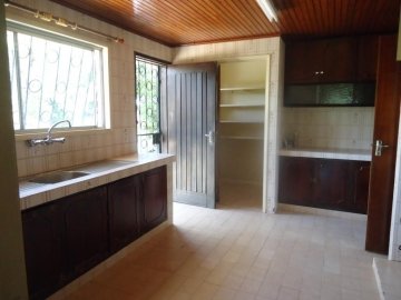 5 Bedroom House on 1 Acre for rent with pool in Nyali