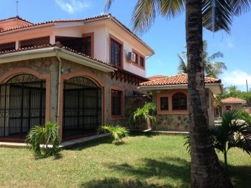 4 Bedroom Massionatte (4 Units) on 3/4 an acre