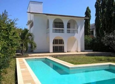 3 bedroom house with swimming pool for sale in Nyali