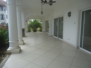 3 Bedrooms beach Apartment in Nyali for rent