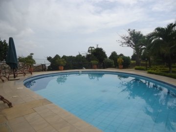 3 Bedrooms fully furnished beach apartment to let