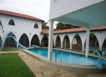 5 Bedrooms Beach House for Rent in Nyali
