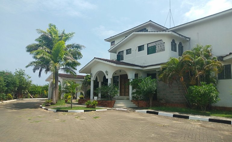 8 Bedrooms House For Sale in Shanzu/ Second Row from the Beach/ Ocean view