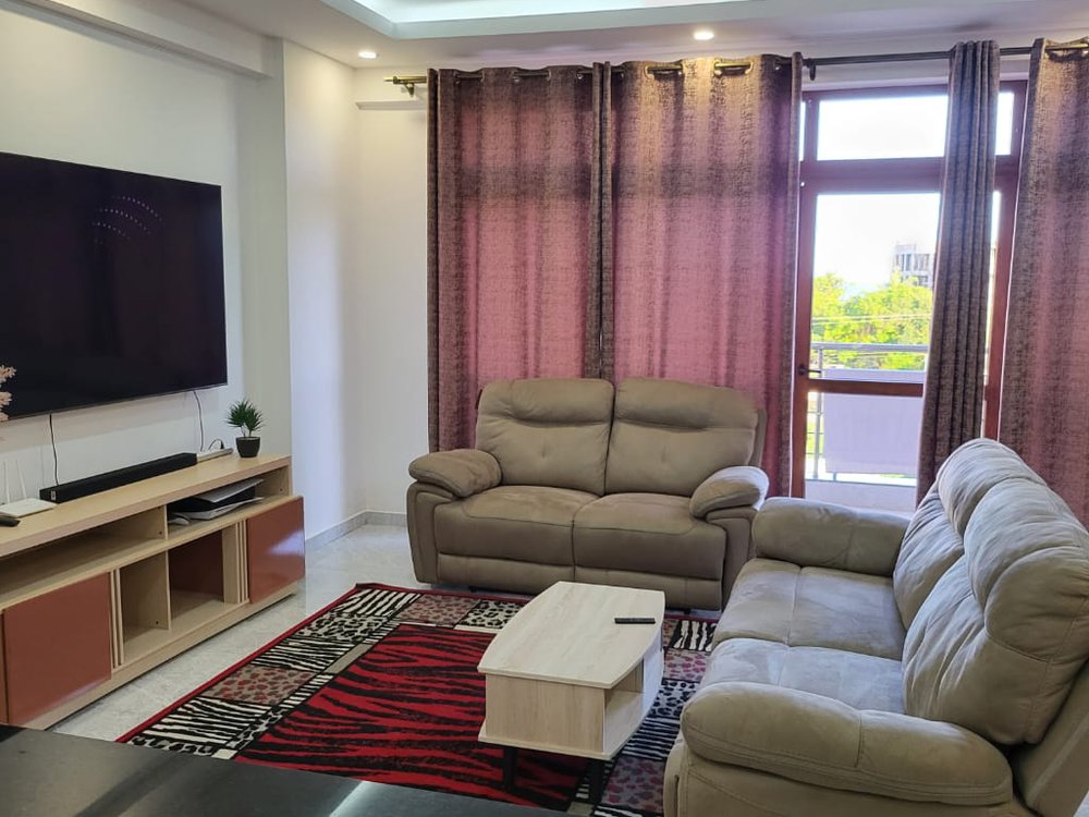 CHARMING THREE BEDROOM APARTMENT FOR RENT